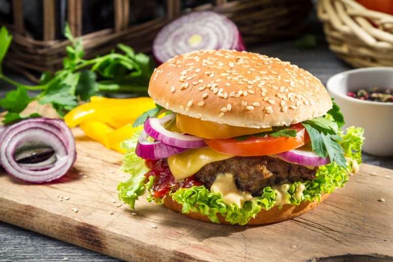 6 Best Onions For Burgers [& How To Use Them]