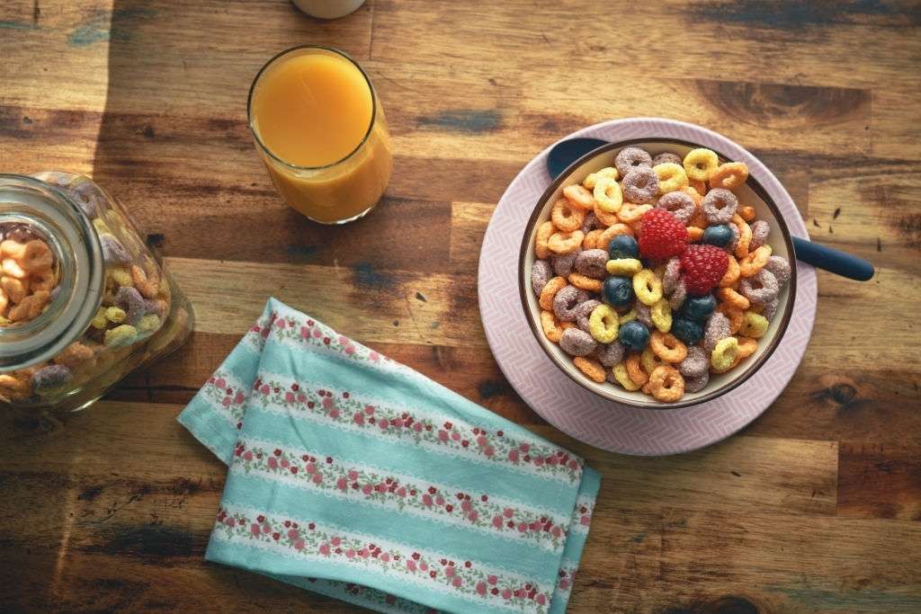 Cheerios vs. Oatmeal (Taste, Cost, Nutrition & Health Benefits)