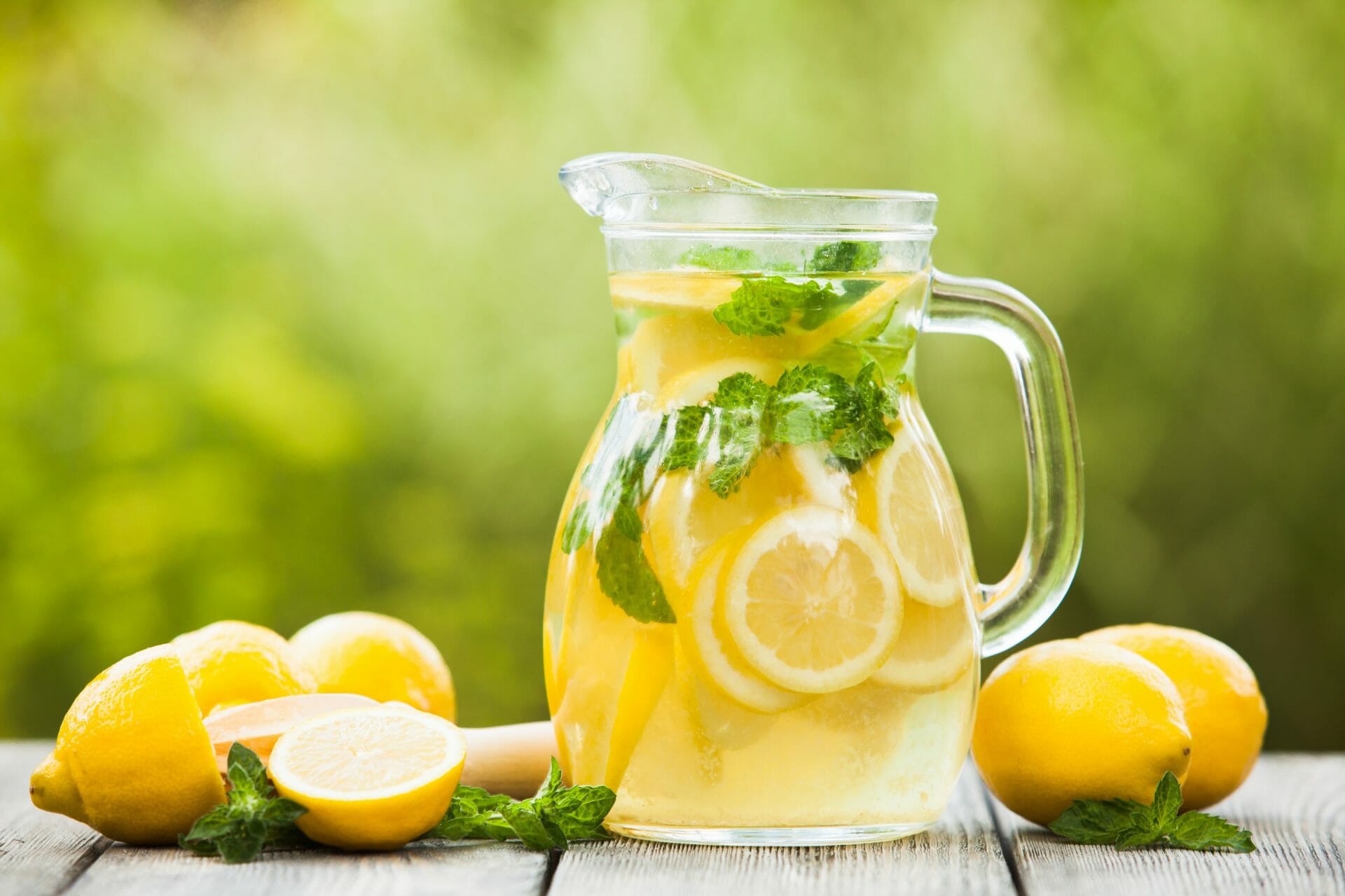 14 Healthy Lemonade Brands [Kids & Adults]